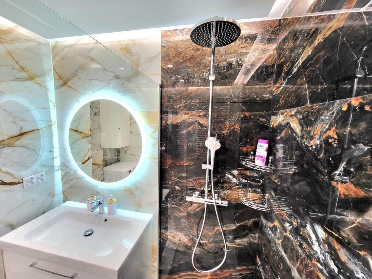 Eksclusive Apartment Paradise Down Town 6 Persons 3 Rooms คราคูฟ ภายนอก รูปภาพ